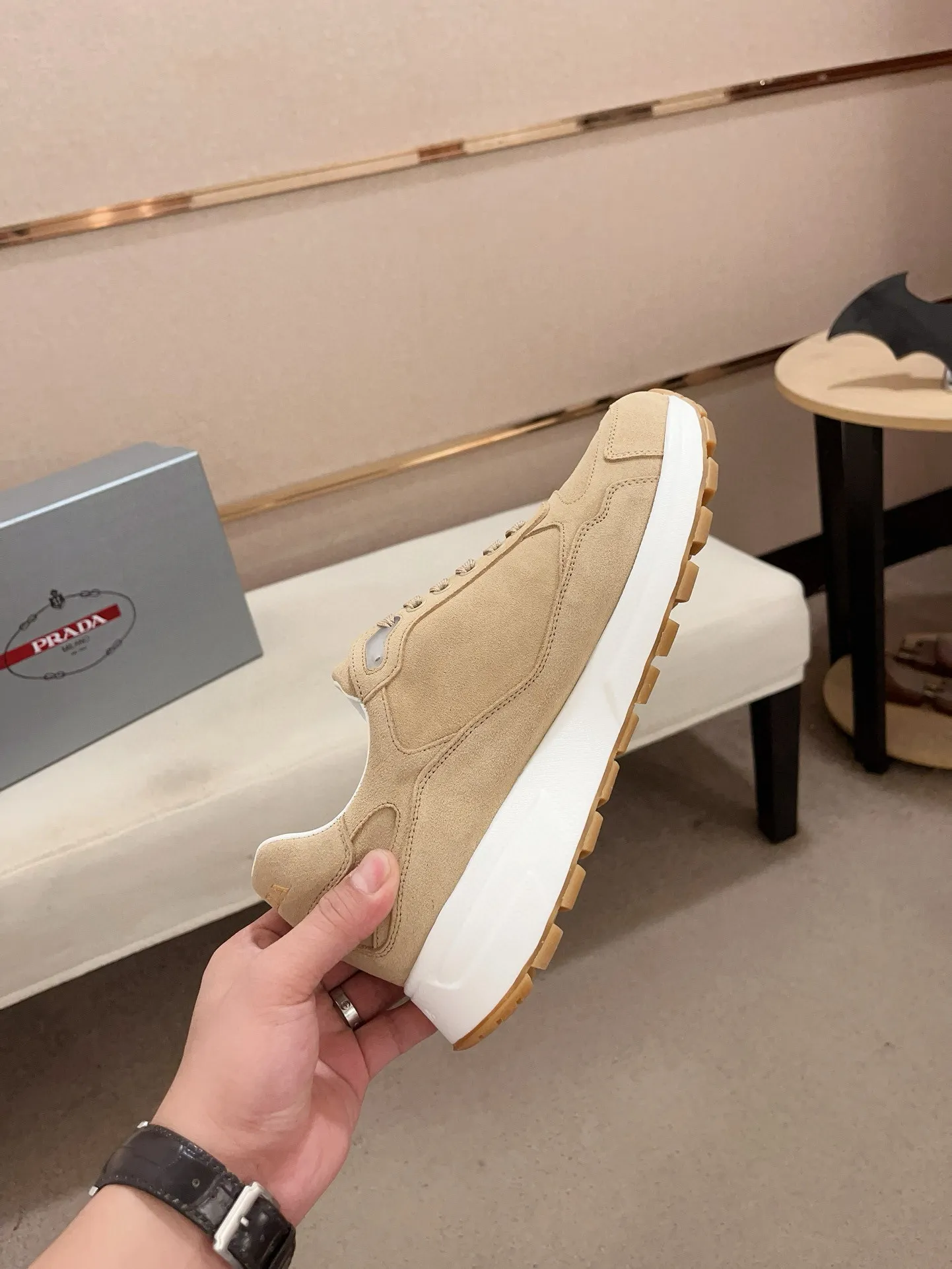 Men's shoes 💰 580💰 ✔️✔️✔️High-quality new PRADA counters are launched simultaneously. The new men's shoes and 😘 fabrics are made of selected first-layer cowhide with superb craftsmanship. Lining: Full cowhide lining. 👍🏿 High-end ☄️ air-cushion molded anti-slip rubber outsole, exquisite lines, simple and elegant, comfortable and high-end for leisure travel. Code number: 38 to 45 (can be customized to 46 to 47, non-refundable)